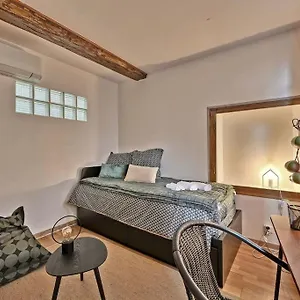 Appartement La Bulle - Parking Gratuit En Souterrain - 2 Mins Du Palais Des Papes - Clim Ac - Wifi, Avignon
